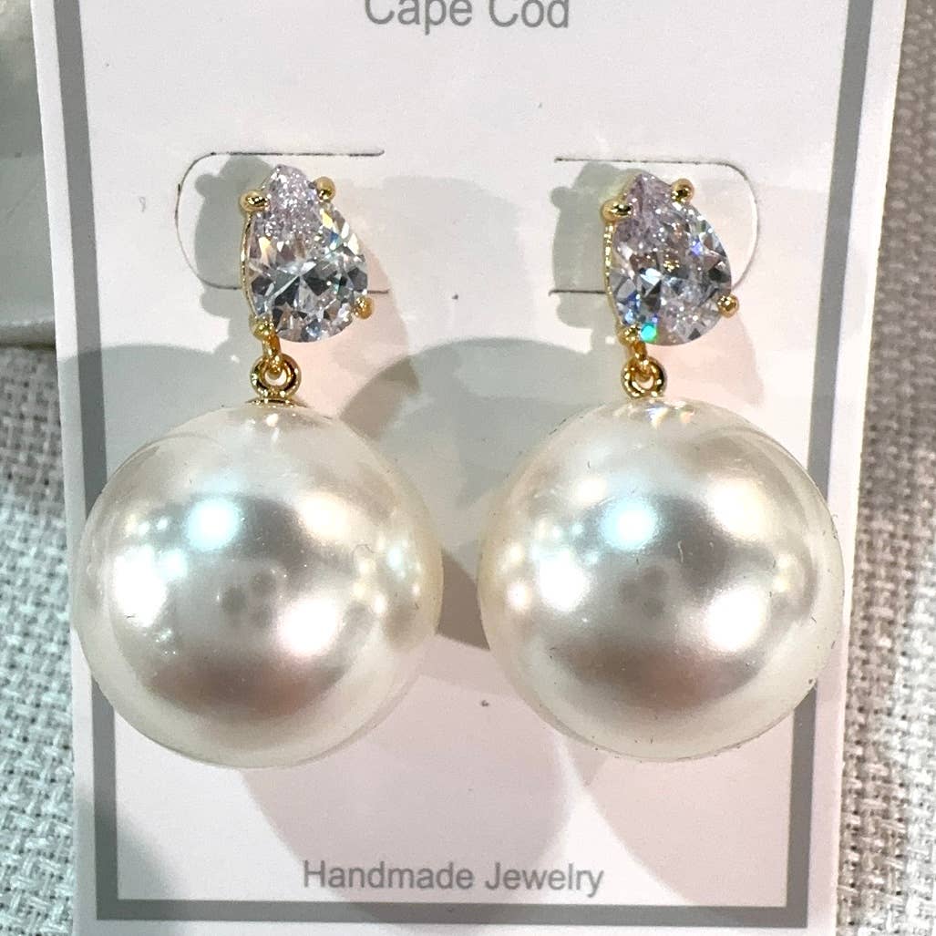 #1321-Large MOP and Diamond Stud earring